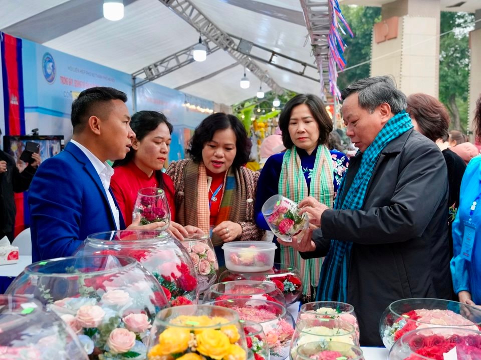  Phụ nữ Thủ đô khẳng định vai trò, vị trí quan trọng trong gia đình và xã hội - ảnh 3