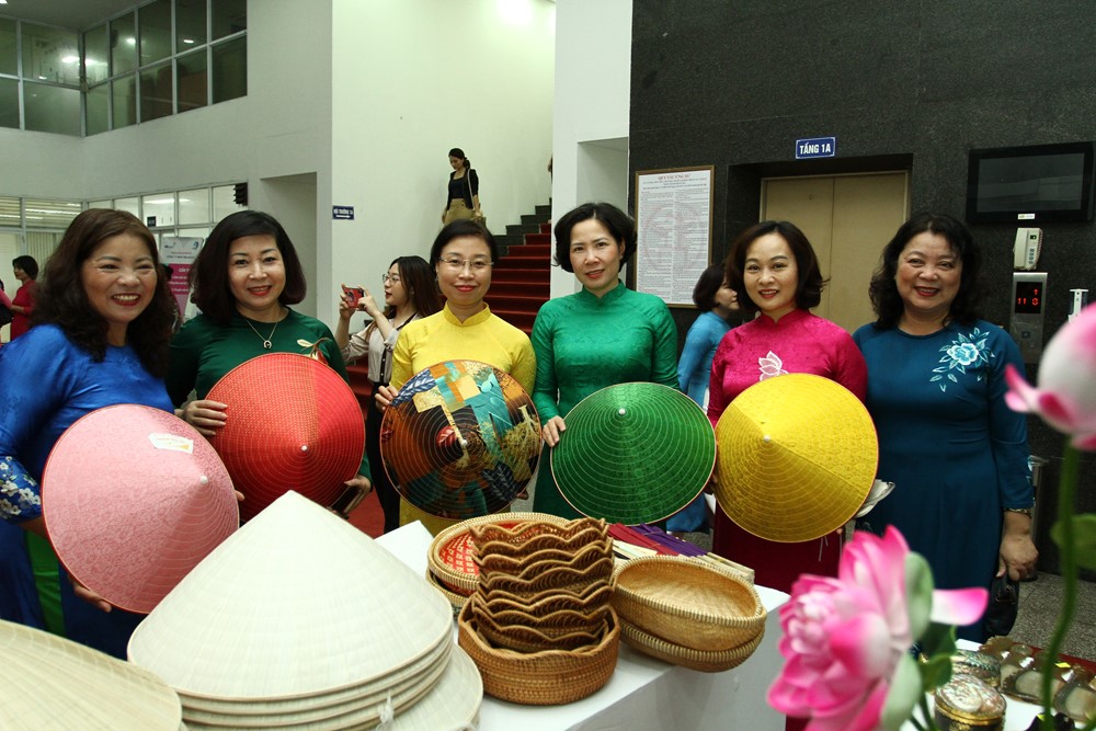  Phụ nữ Thủ đô khẳng định vai trò, vị trí quan trọng trong gia đình và xã hội - ảnh 4