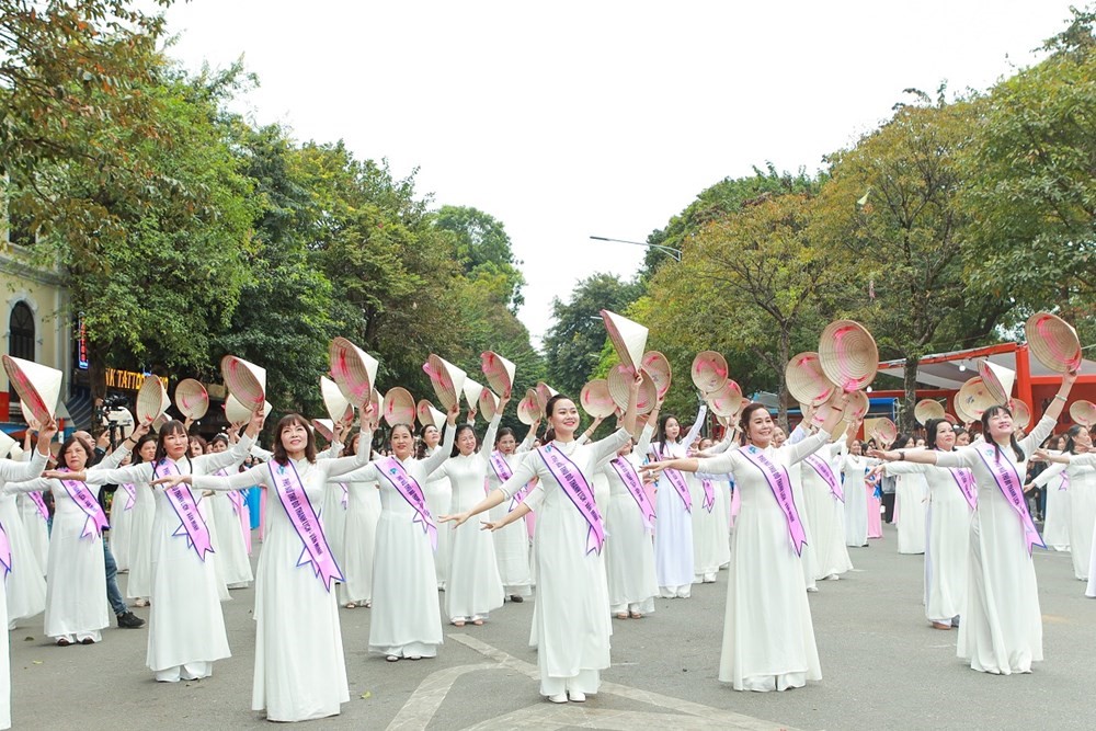  Phụ nữ Thủ đô khẳng định vai trò, vị trí quan trọng trong gia đình và xã hội - ảnh 1
