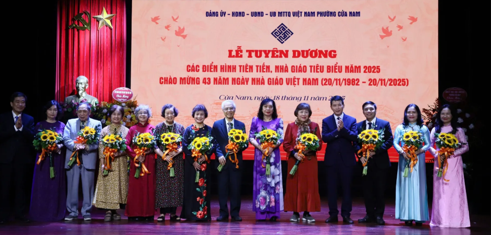 Tuyên dương các điển hình tiên tiến, nhà giáo tiêu biểu năm 2025 - ảnh 1