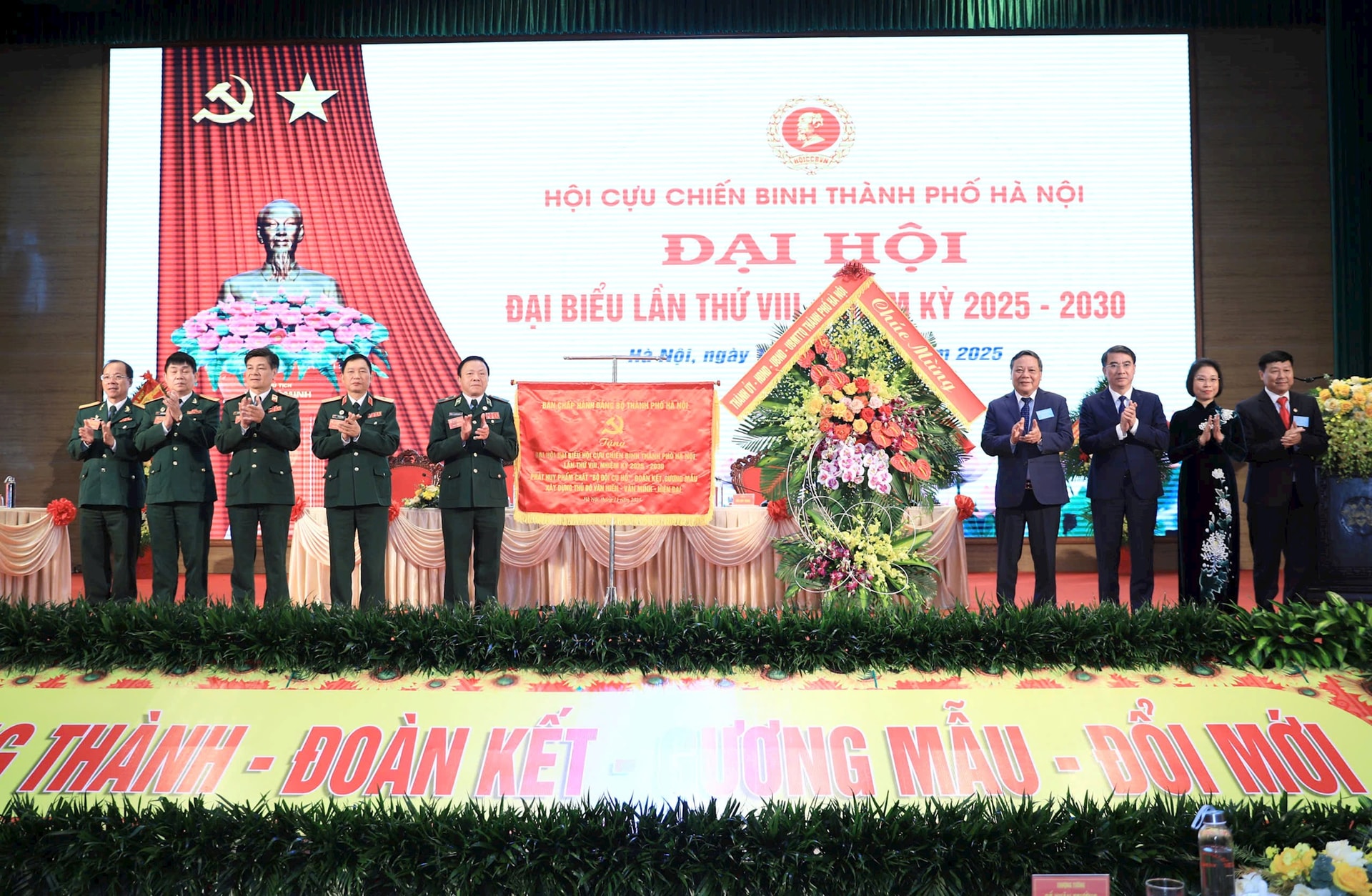 Thiếu tướng Lê Như Đức tiếp tục được bầu làm Chủ tịch Hội Cựu chiến binh thành phố Hà Nội - ảnh 1