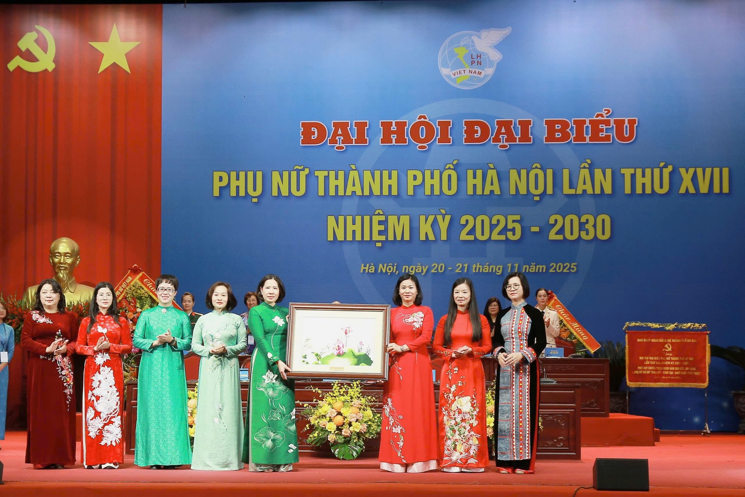 Phụ nữ thành phố Hà Nội phải đi đầu, trở thành điểm sáng, dẫn dắt phụ nữ cả nước về chuyển đổi số - ảnh 2