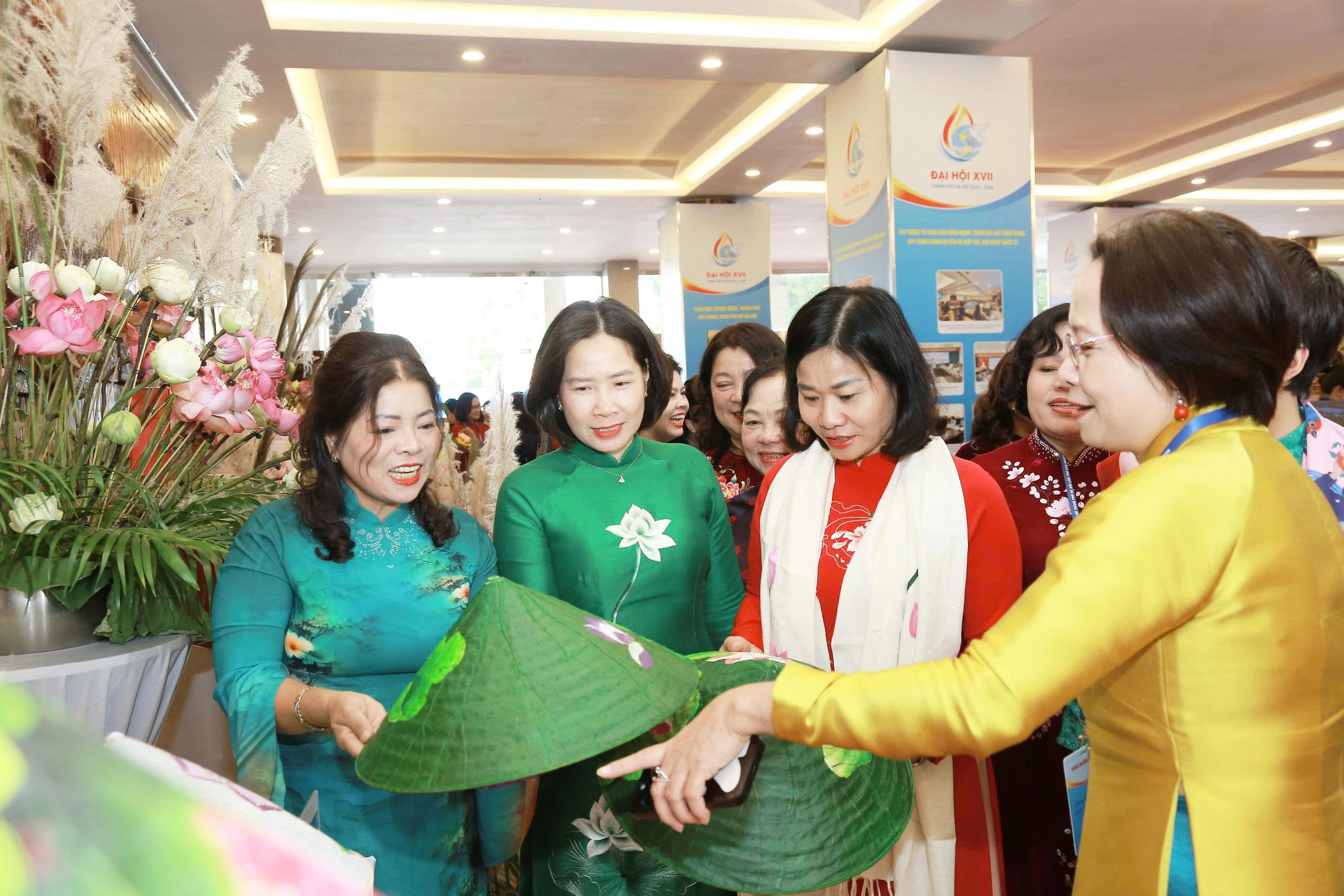 Phụ nữ thành phố Hà Nội phải đi đầu, trở thành điểm sáng, dẫn dắt phụ nữ cả nước về chuyển đổi số - ảnh 7