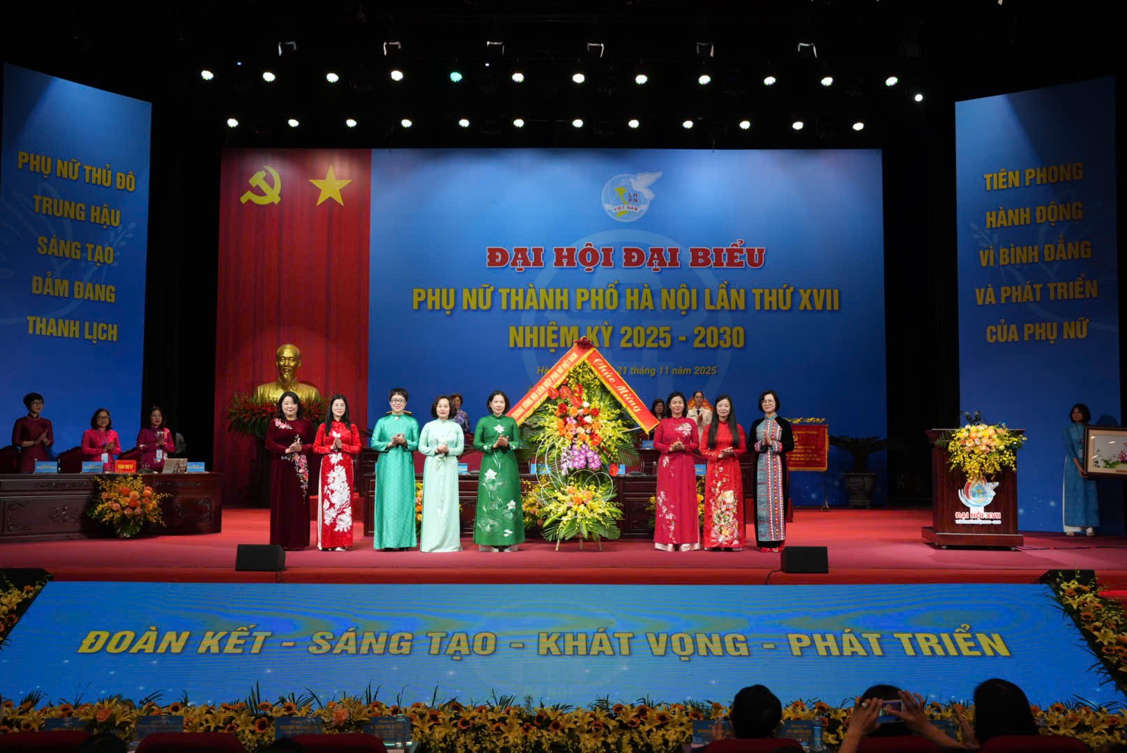 Phụ nữ thành phố Hà Nội phải đi đầu, trở thành điểm sáng, dẫn dắt phụ nữ cả nước về chuyển đổi số - ảnh 1