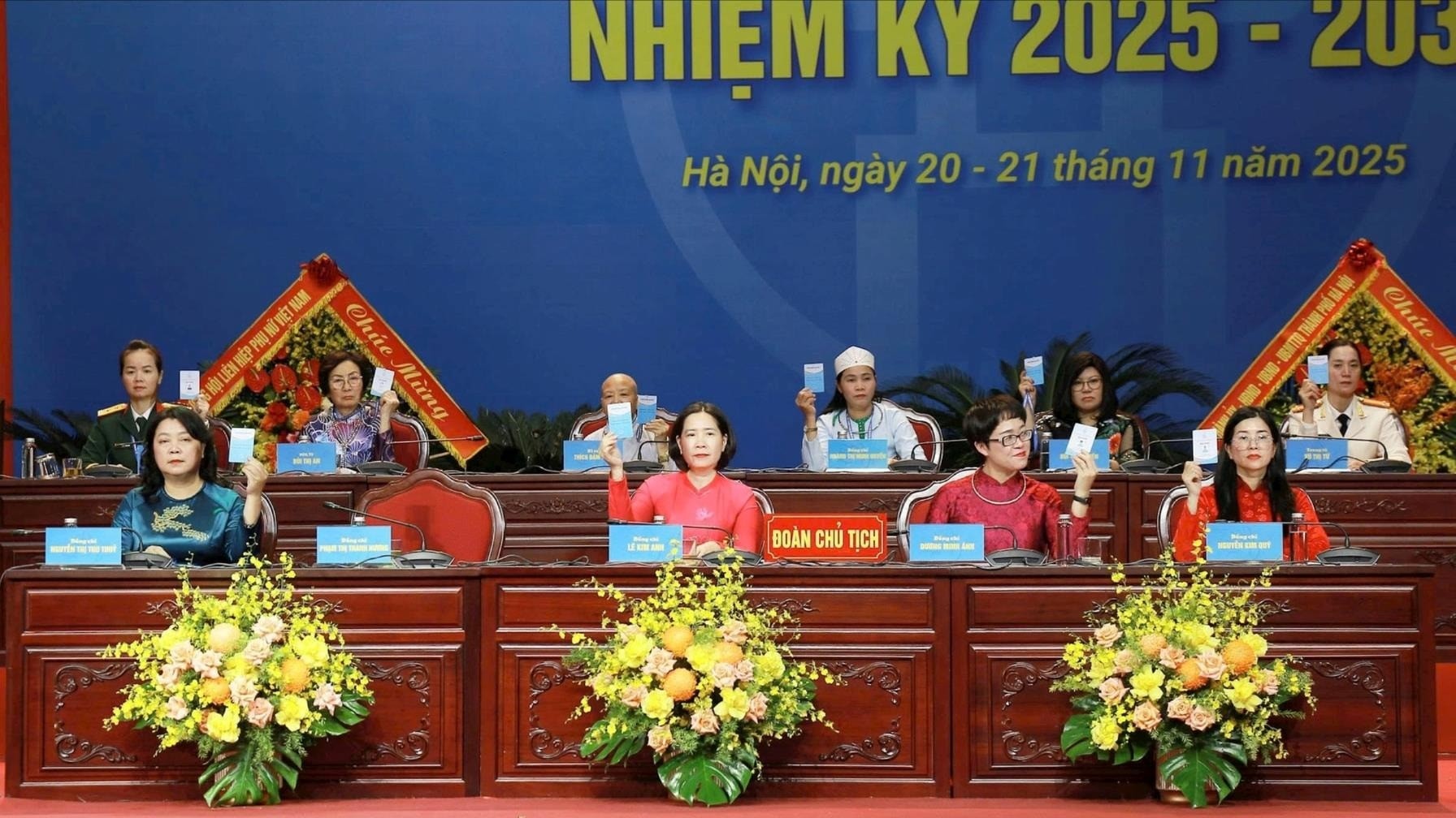 Đồng chí Lê Kim Anh tái đắc cử Chủ tịch Hội LHPN thành phố Hà Nội - ảnh 3