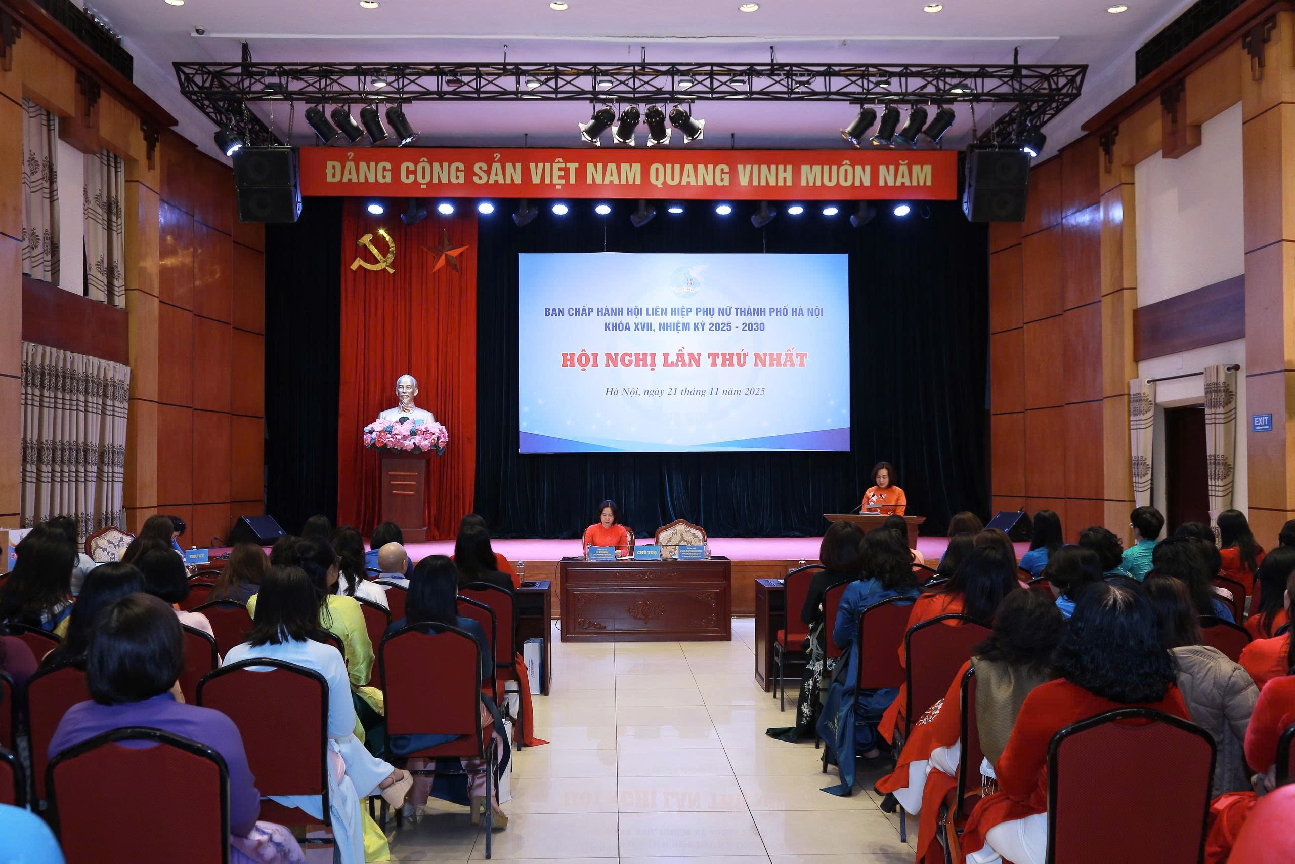 Đồng chí Lê Kim Anh tái đắc cử Chủ tịch Hội LHPN thành phố Hà Nội - ảnh 1