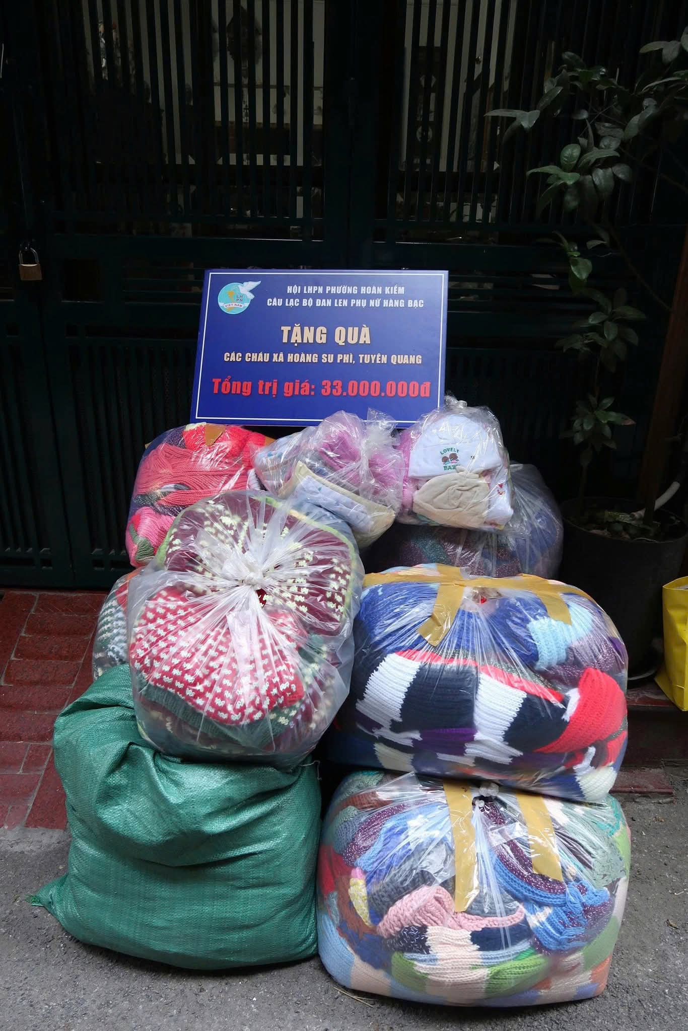 Hội LHPN phường Hoàn Kiếm chung tay chia sẻ khó khăn với đồng bào bị ảnh hưởng bởi mưa lũ - ảnh 4