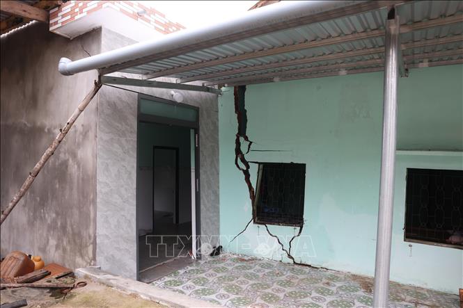 Hỗ trợ xây dựng, sửa chữa nhà cho nhân dân sau mưa lũ - ảnh 1