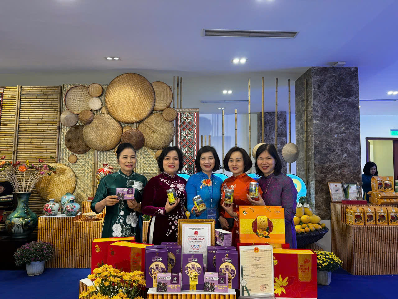 2 Hợp tác xã của Hà Nội nhận bằng khen trong thực hiện Đề án 01 - ảnh 3