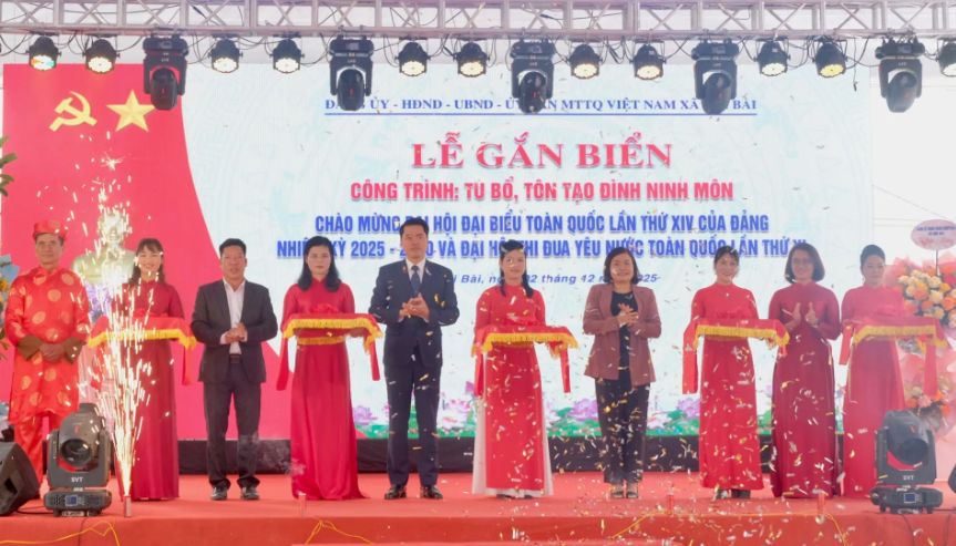 Xã Nội Bài gắn biển hai công trình chào mừng Đại hội Thi đua yêu nước toàn quốc lần thứ XI - ảnh 2