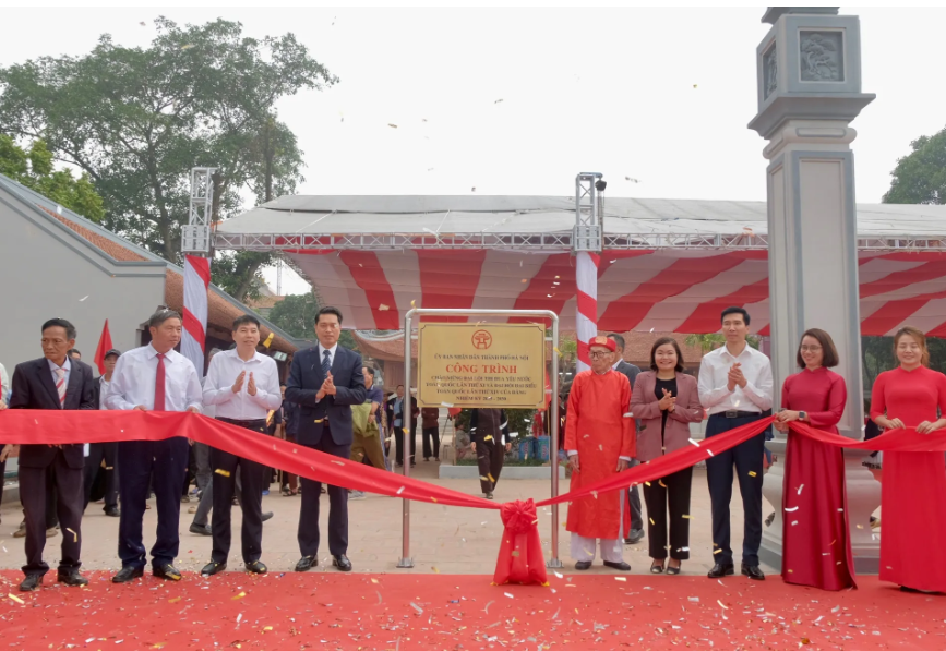 Xã Nội Bài gắn biển hai công trình chào mừng Đại hội Thi đua yêu nước toàn quốc lần thứ XI - ảnh 1