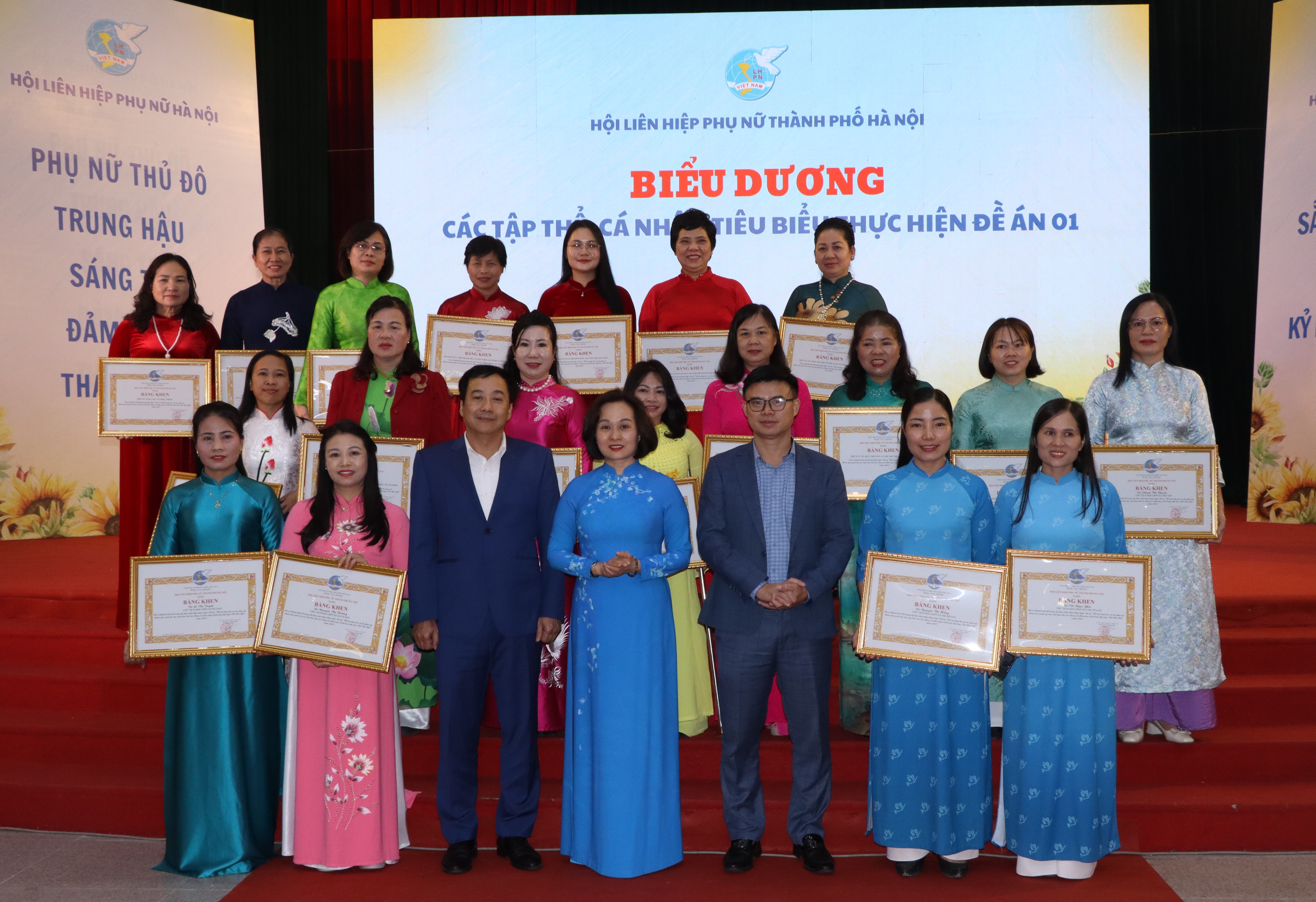 Phụ nữ Thủ đô tích cực xây dựng nông thôn mới, đô thị văn minh - ảnh 12