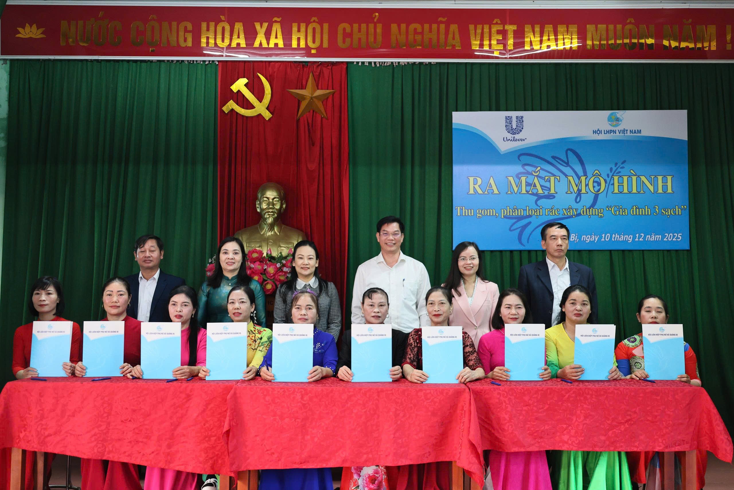 Ra mắt mô hình “Thu gom, phân loại rác xây dựng gia đình 3 sạch” tại xã Quảng Bị - ảnh 3