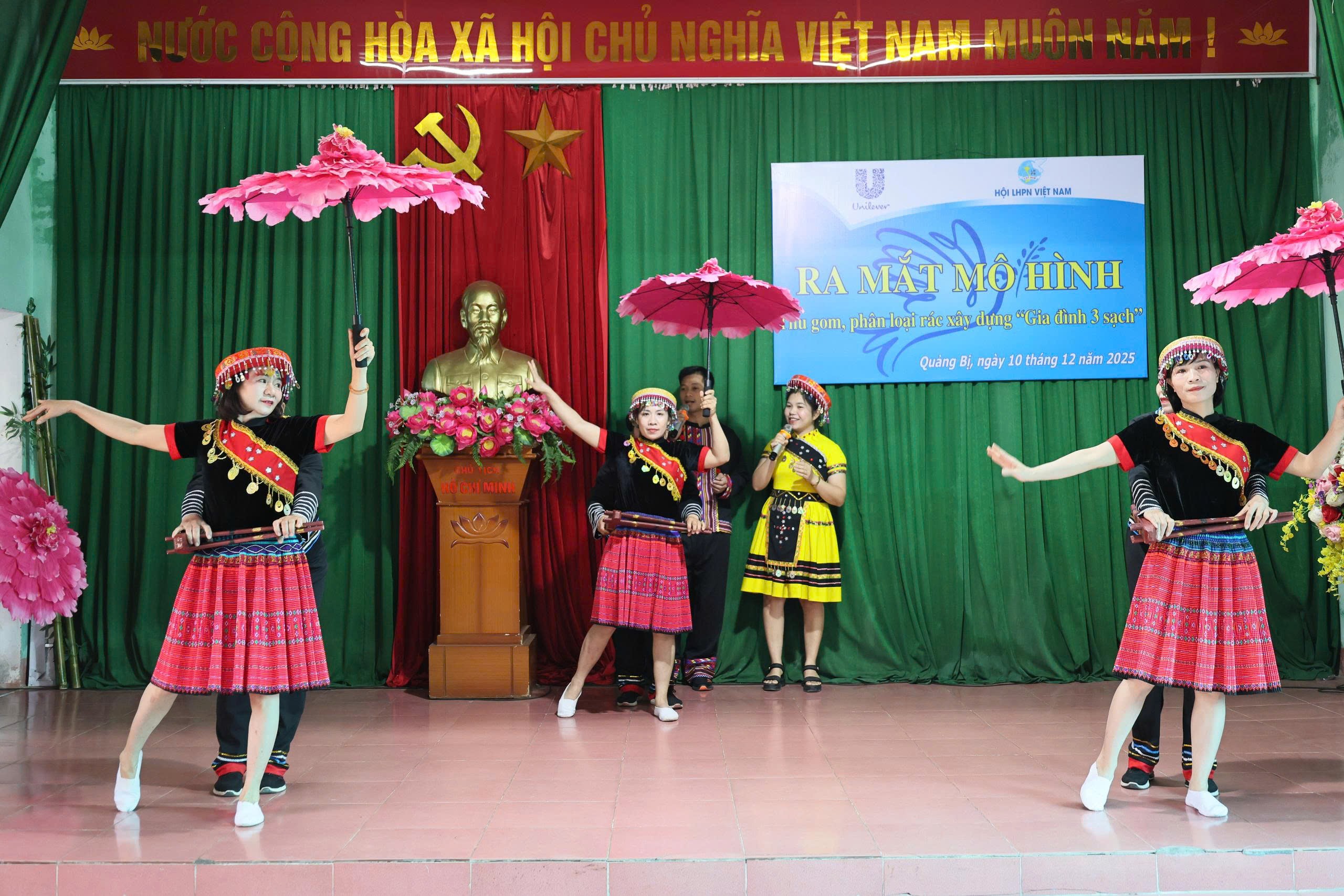 Ra mắt mô hình “Thu gom, phân loại rác xây dựng gia đình 3 sạch” tại xã Quảng Bị - ảnh 6