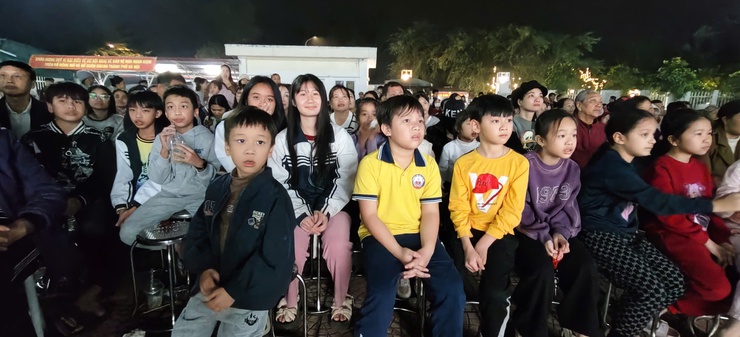 Lan tỏa tinh thần yêu nước, niềm tự hào dân tộc qua chương trình chiếu phim “Mưa đỏ” - ảnh 9