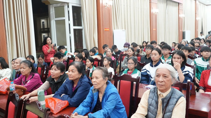 Lan tỏa tinh thần yêu nước, niềm tự hào dân tộc qua chương trình chiếu phim “Mưa đỏ” - ảnh 11