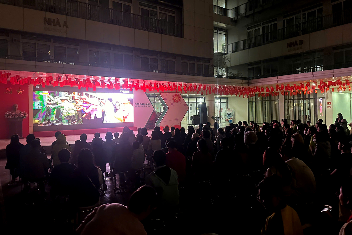 Lan tỏa tinh thần yêu nước, niềm tự hào dân tộc qua chương trình chiếu phim “Mưa đỏ” - ảnh 5