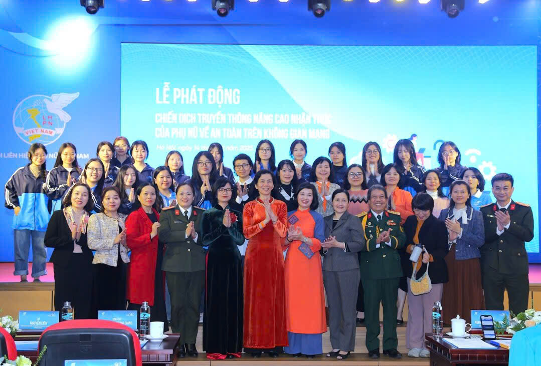 Kết nối “3 an” giúp phụ nữ làm chủ không gian mạng - ảnh 6