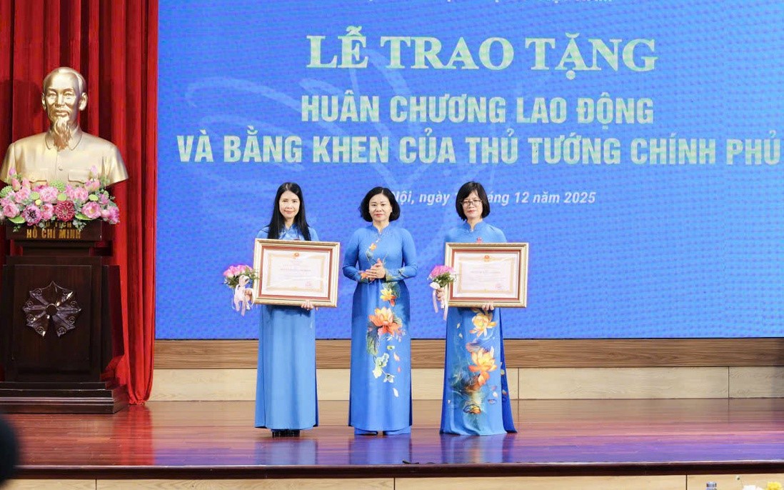 Trao tặng Huân chương Lao động và Bằng khen Thủ tướng Chính phủ cho 16 cá nhân có thành tích xuất sắc - ảnh 1