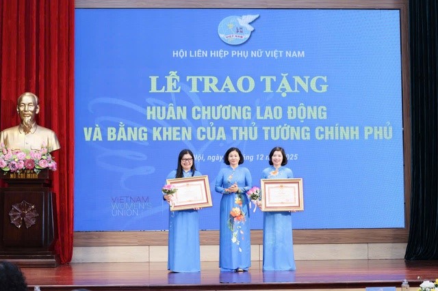 Trao tặng Huân chương Lao động và Bằng khen Thủ tướng Chính phủ cho 16 cá nhân có thành tích xuất sắc - ảnh 3