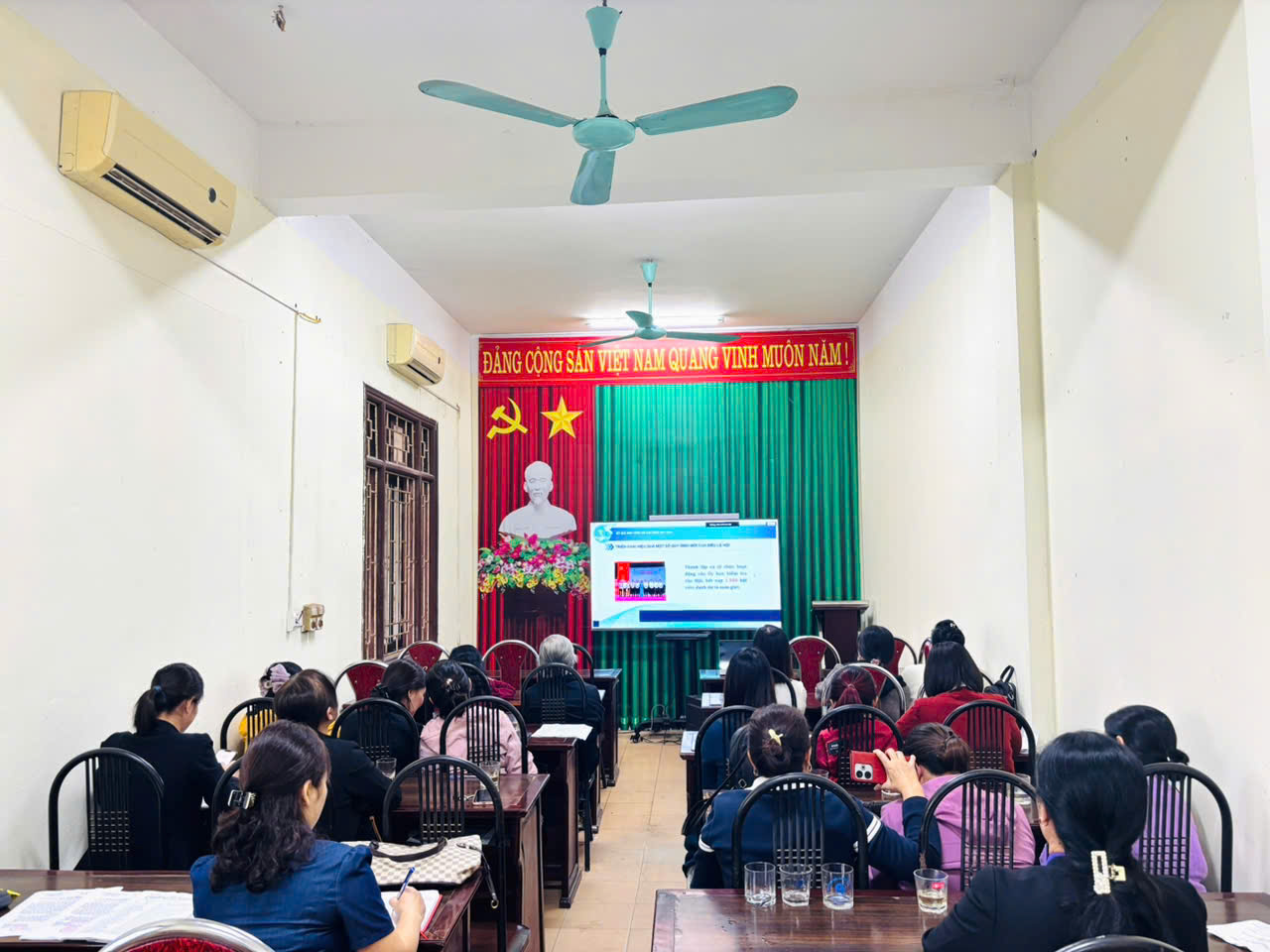 Hội LHPN Hà Nội quán triệt, triển khai Nghị quyết Đại hội đại biểu phụ nữ thành phố Hà Nội lần thứ XVII, nhiệm kỳ 2025-2030 - ảnh 8