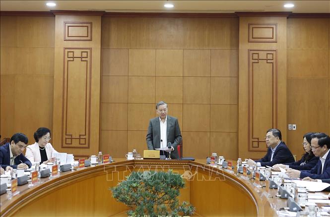 Từ nay đến năm 2027 phải giải quyết căn bản những tồn đọng về người có công và liệt sĩ - ảnh 1