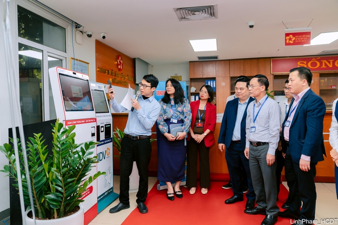 Phường Việt Hưng ra mắt mô hình hỗ trợ thực hiện dịch vụ công trực tuyến - ảnh 1