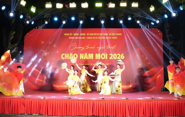 Tưng bừng chương trình nghệ thuật chào đón năm mới 2026 - ảnh 3
