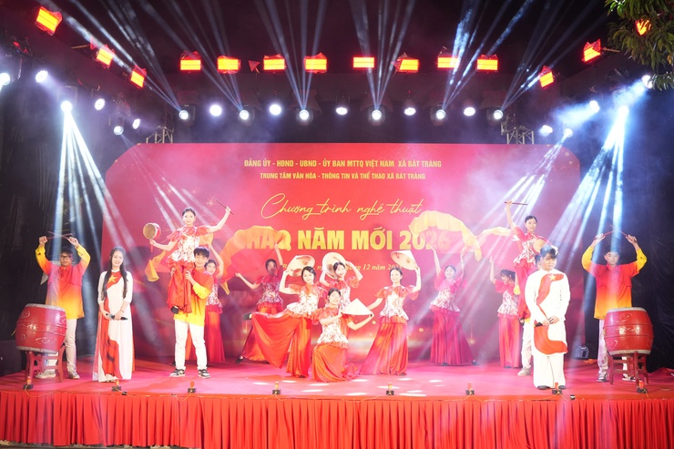 Tưng bừng chương trình nghệ thuật chào đón năm mới 2026 - ảnh 4