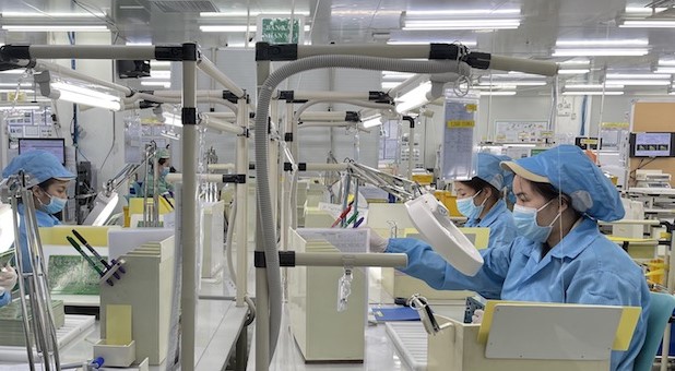 Từ ngày 1/1/2026: Tăng lương tối thiểu vùng đối với người lao động làm việc theo hợp đồng lao động - ảnh 1