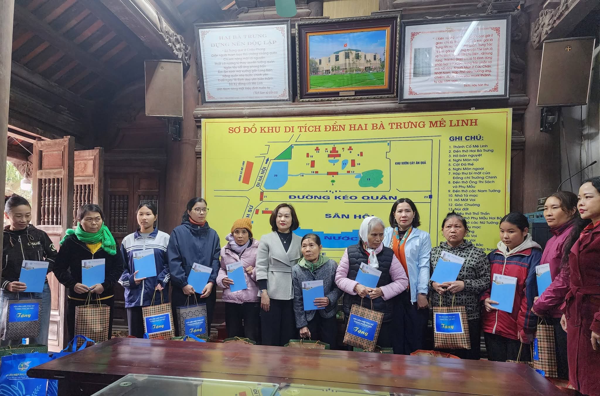 Chi bộ Ban Công tác Phụ nữ: Giáo dục truyền thống từ hoạt động về nguồn tại Đền thờ Hai Bà Trưng - ảnh 3