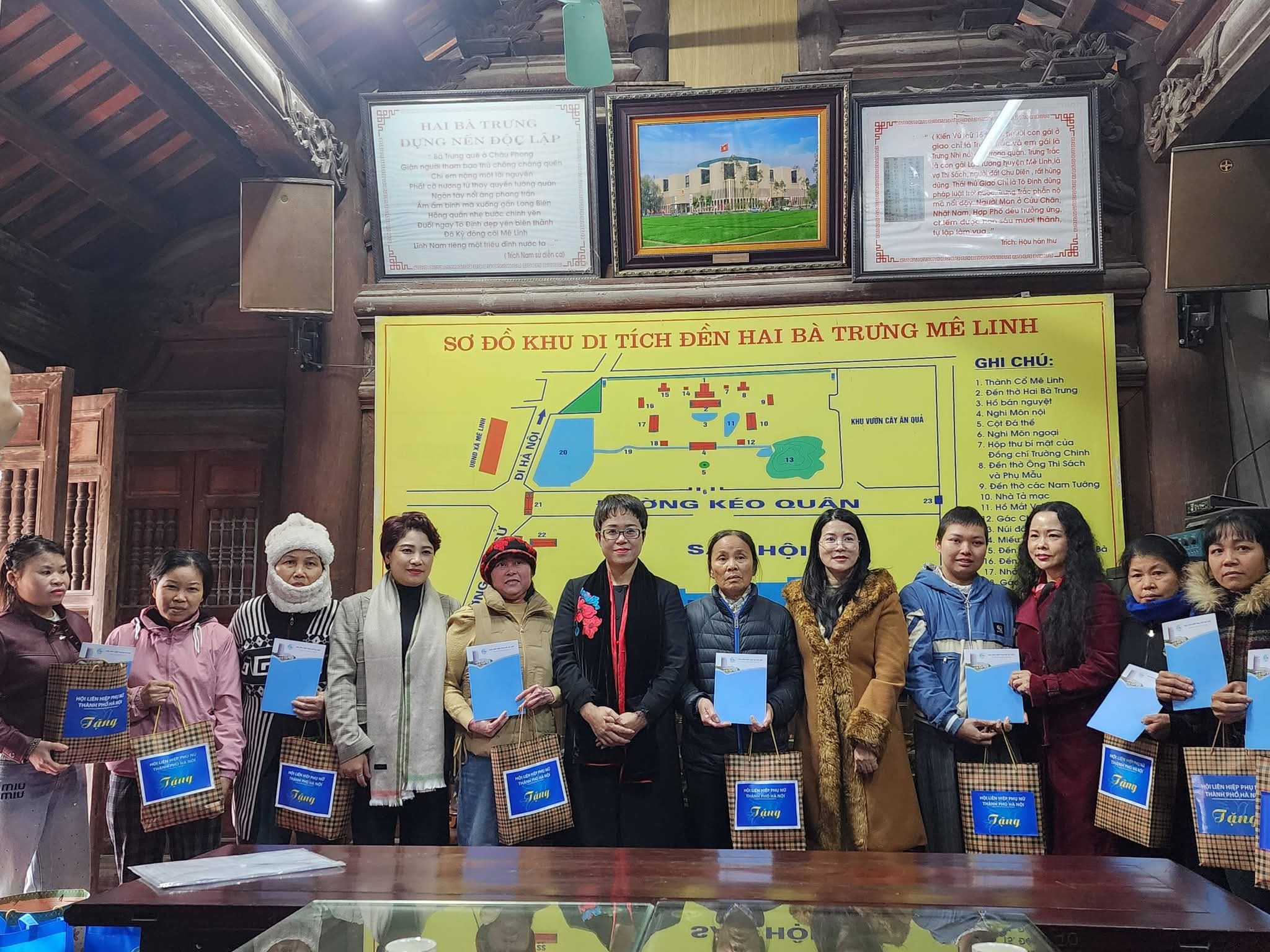 Chi bộ Ban Công tác Phụ nữ: Giáo dục truyền thống từ hoạt động về nguồn tại Đền thờ Hai Bà Trưng - ảnh 4