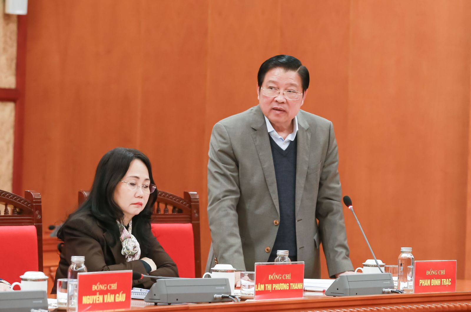 Tập trung cao độ, phối hợp chặt chẽ trong công tác chuẩn bị Đại hội XIV của Đảng - ảnh 2