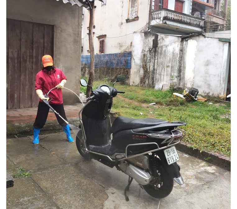 Hội LHPN xã Sóc Sơn tổ chức chương trình “Rửa xe gây quỹ từ thiện” giúp phụ nữ có hoàn cảnh khó khăn - ảnh 4