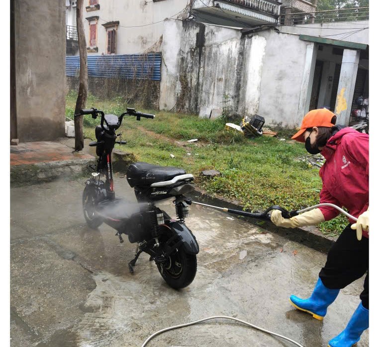 Hội LHPN xã Sóc Sơn tổ chức chương trình “Rửa xe gây quỹ từ thiện” giúp phụ nữ có hoàn cảnh khó khăn - ảnh 5