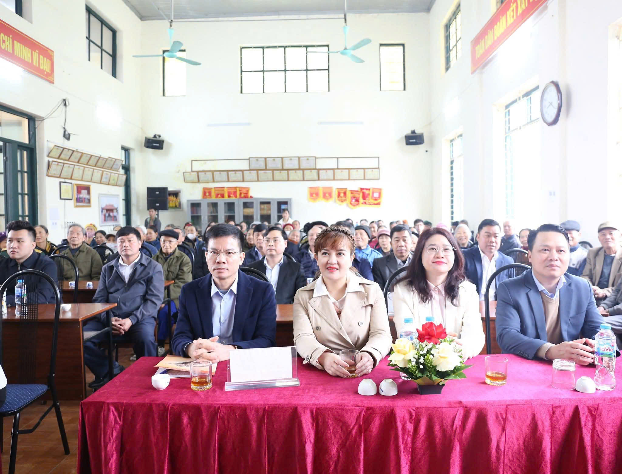 Xã Sóc Sơn gắn biển công trình “Dân vận khéo” chào mừng thành công đại hội Đảng toàn quốc lần thứ XIV - ảnh 1