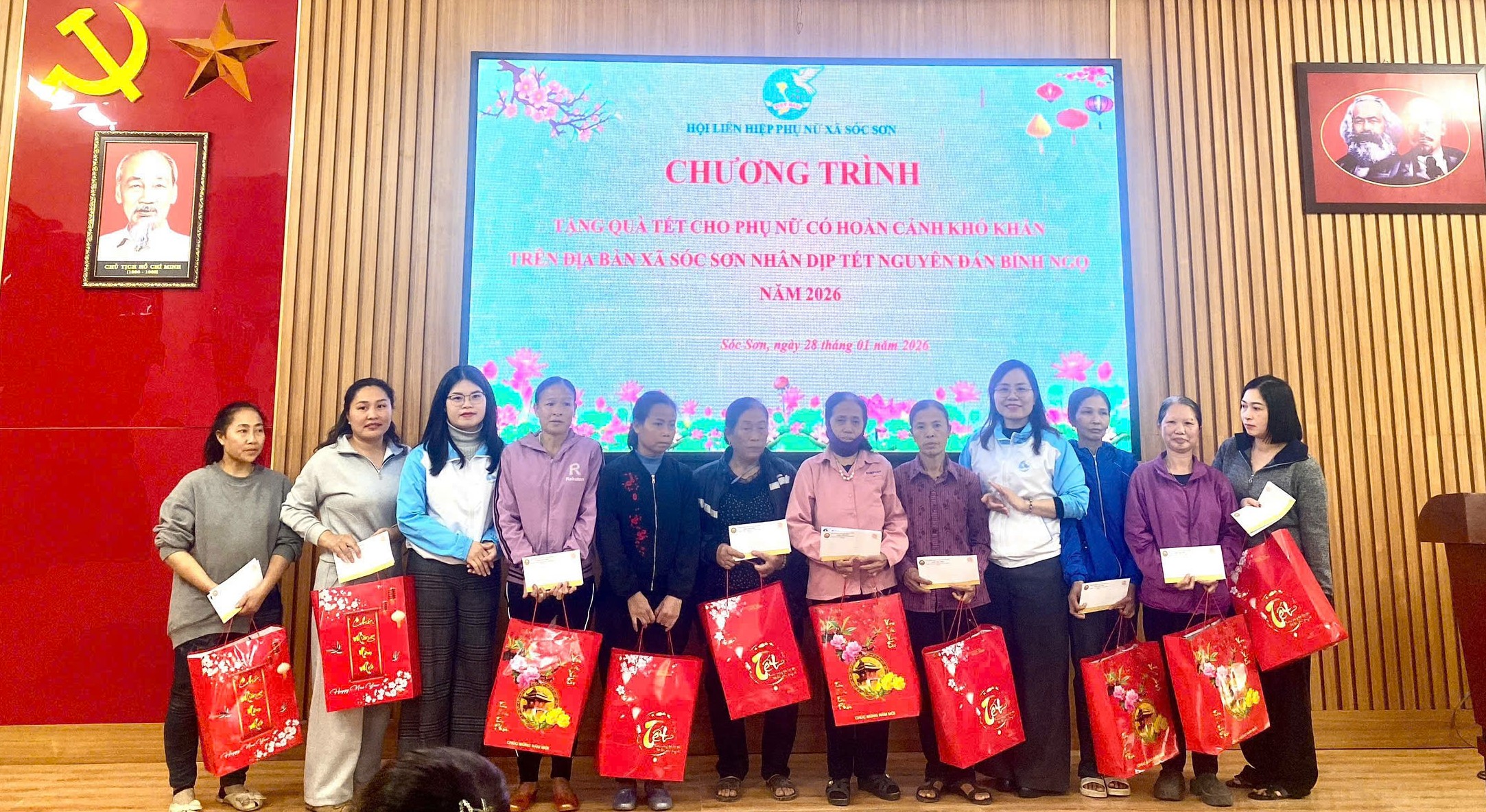 Hội LHPN xã Sóc Sơn trao quà Tết ấm áp nghĩa tình cho phụ nữ, trẻ em có hoàn cảnh khó khăn - ảnh 2