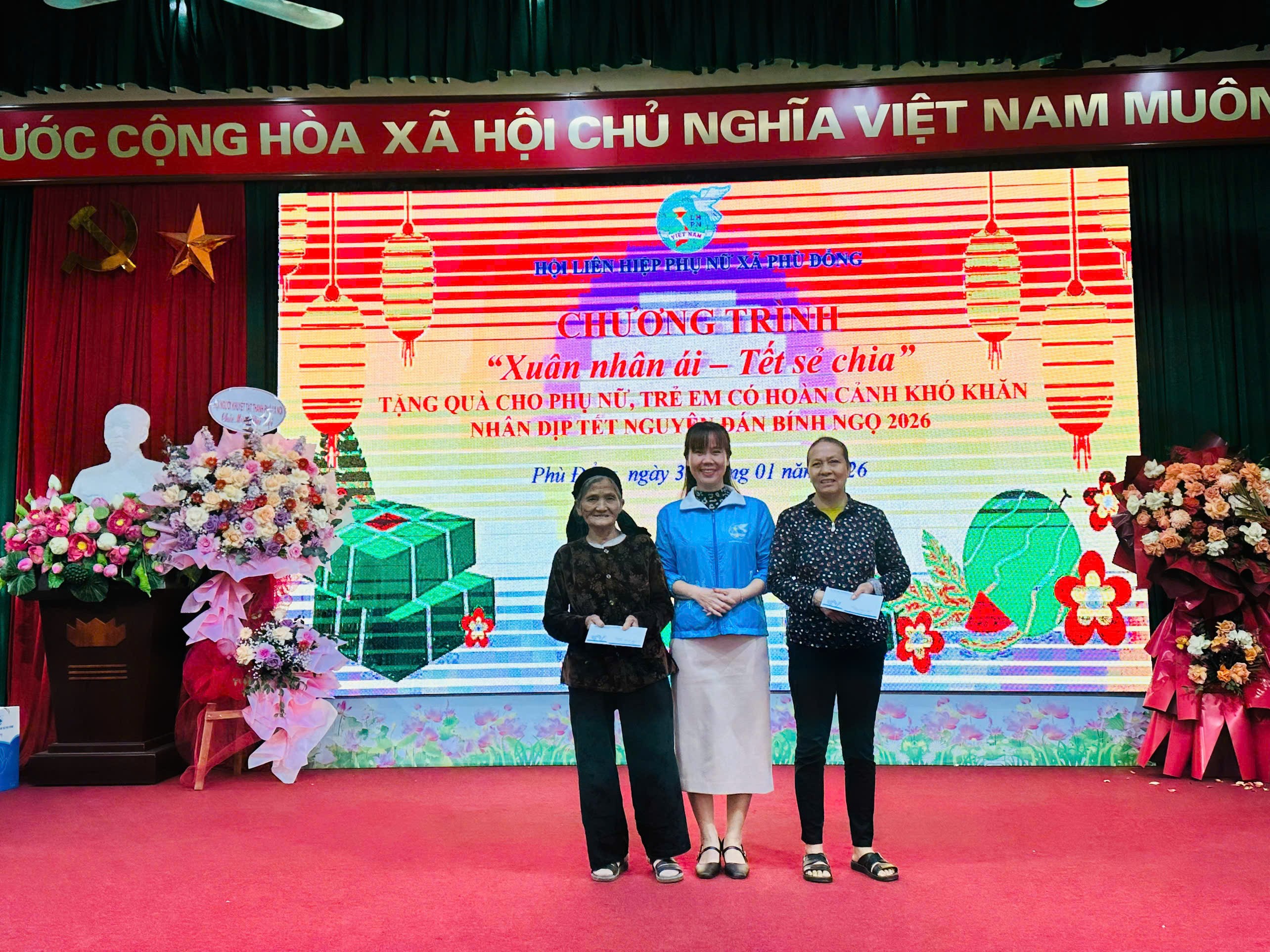 Hội LHPN xã Phù Đổng tặng quà Tết cho hội viên phụ nữ có hoàn cảnh khó khăn - ảnh 2