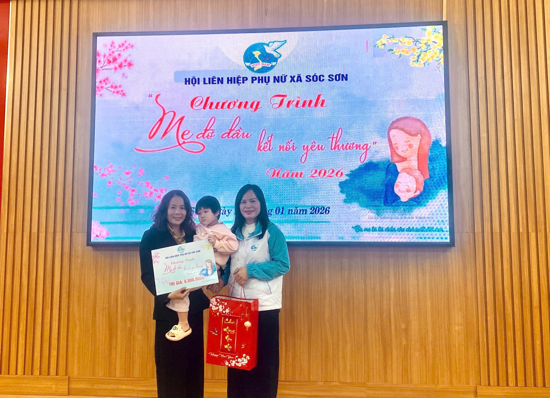 Hội LHPN xã Sóc Sơn trao quà Tết ấm áp nghĩa tình cho phụ nữ, trẻ em có hoàn cảnh khó khăn - ảnh 3