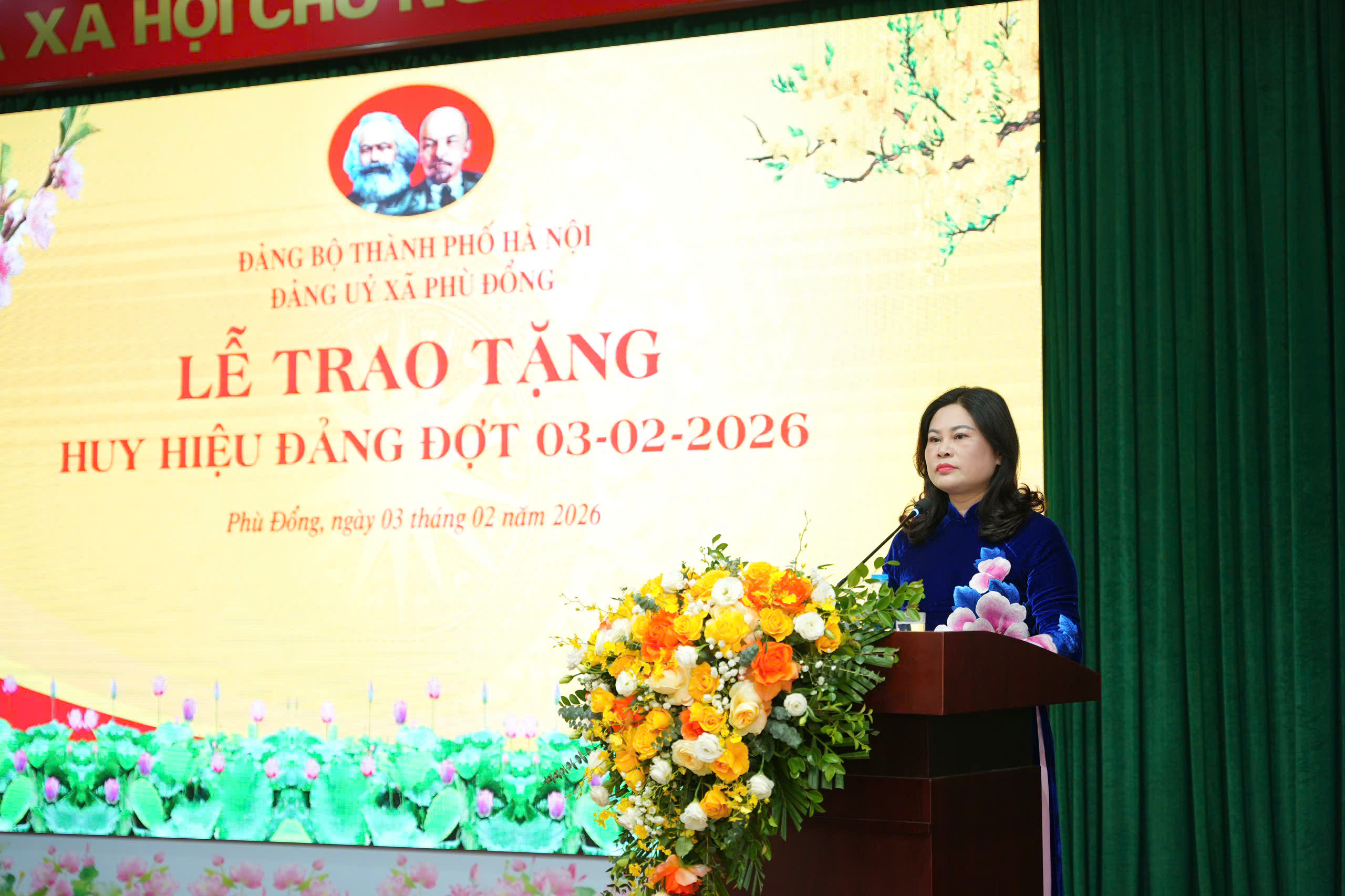 Xã Phù Đổng trao Huy hiệu Đảng cho 77 đảng viên đợt 3/2/2026 - ảnh 3