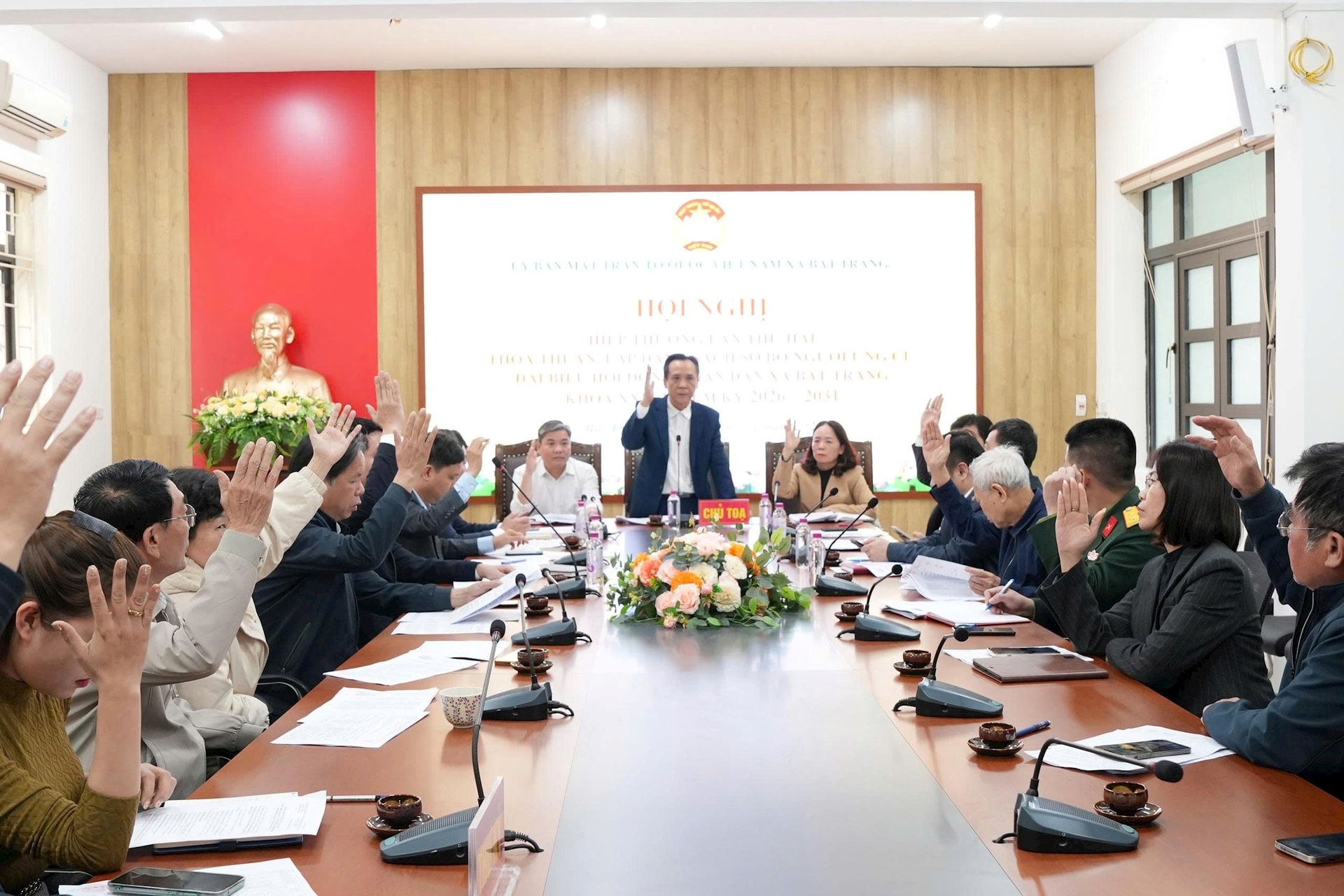 Xã Bát Tràng biểu quyết thống nhất danh sách sơ bộ gồm 44 người được giới thiệu ứng cử đại biểu HĐND - ảnh 1