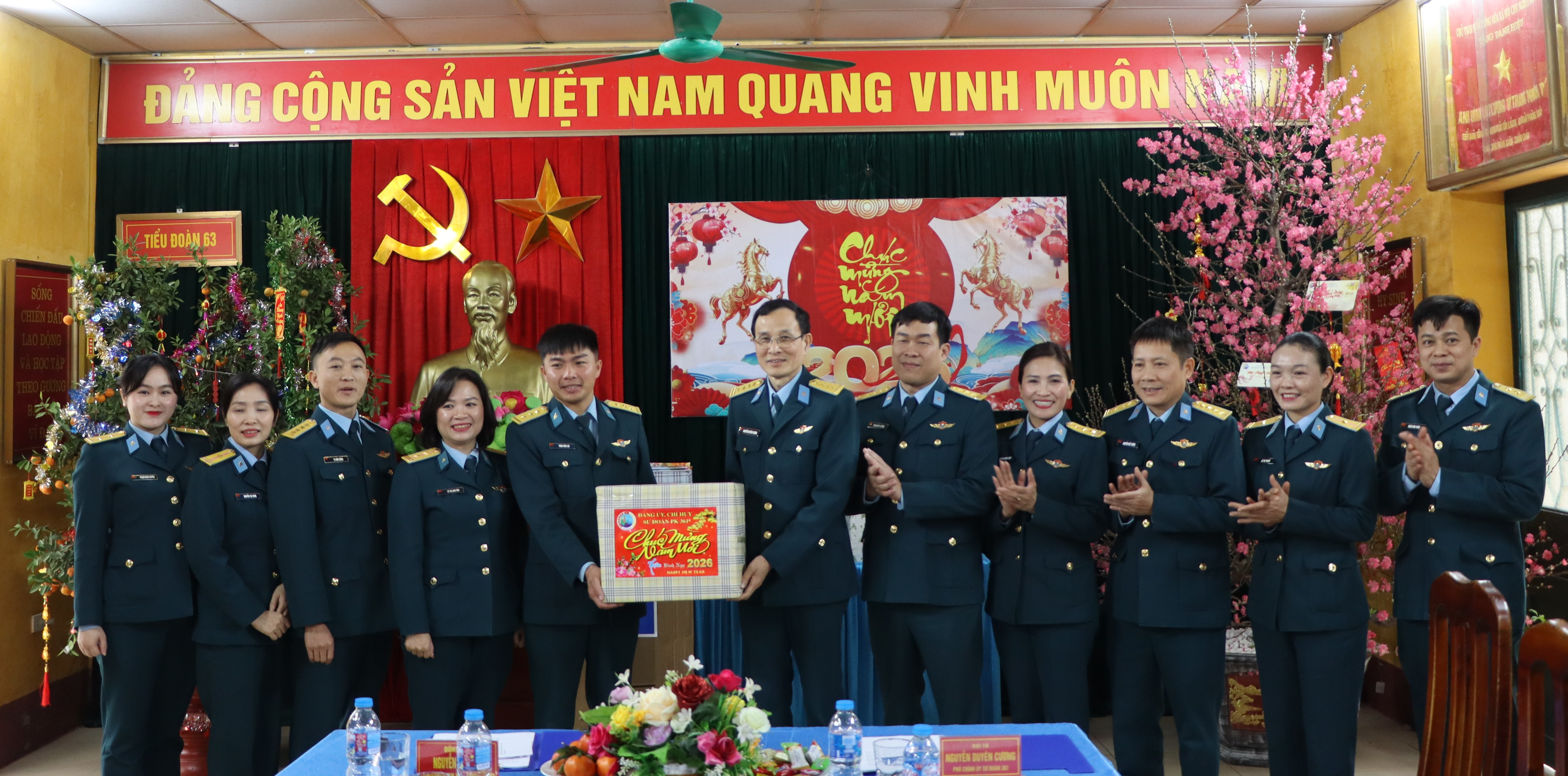 Hội LHPN Hà Nội thăm, chúc Tết Sư đoàn Phòng không 361 và các đơn vị trực thuộc - ảnh 10