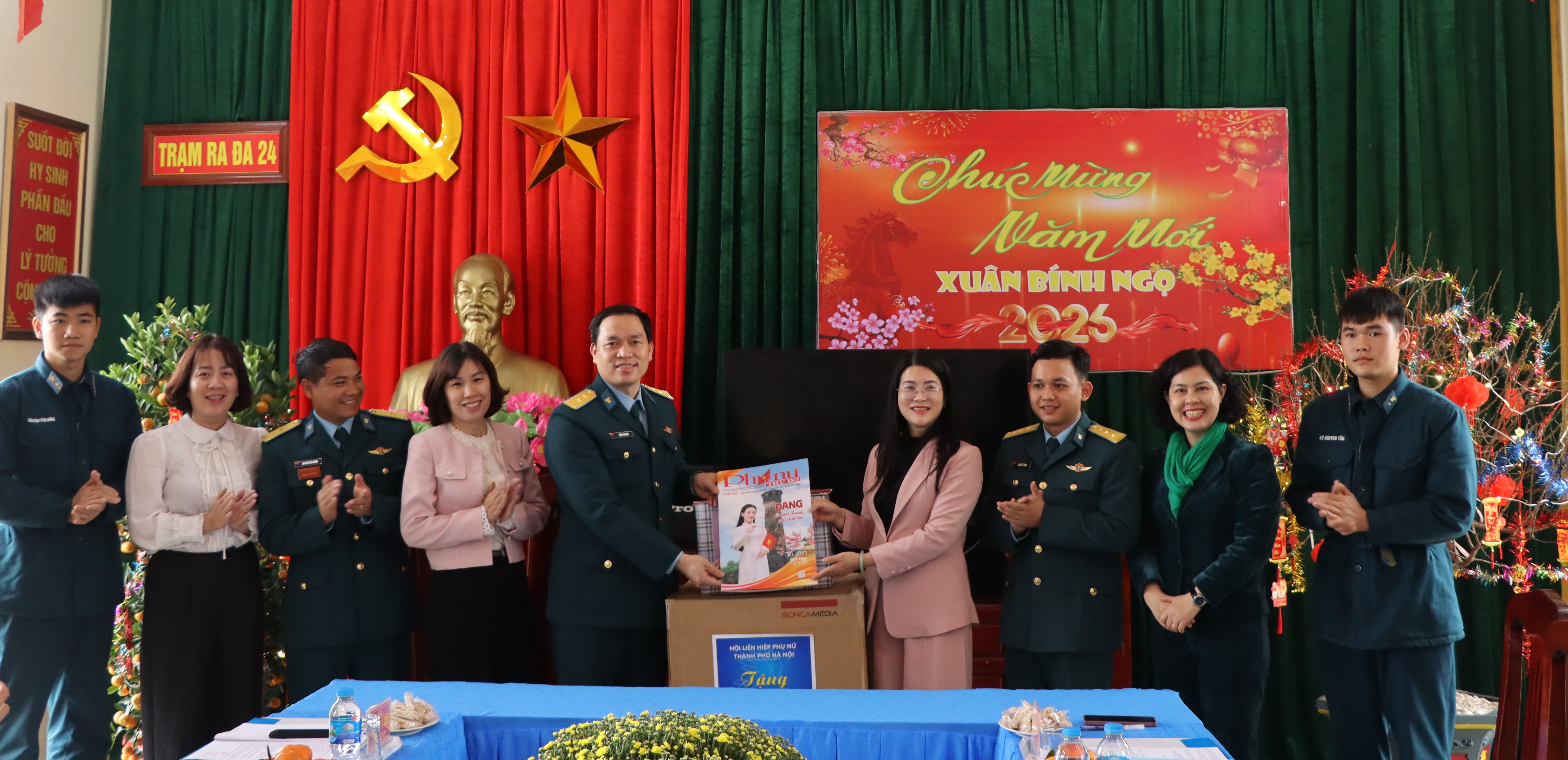 Hội LHPN Hà Nội thăm, chúc Tết Sư đoàn Phòng không 361 và các đơn vị trực thuộc - ảnh 12