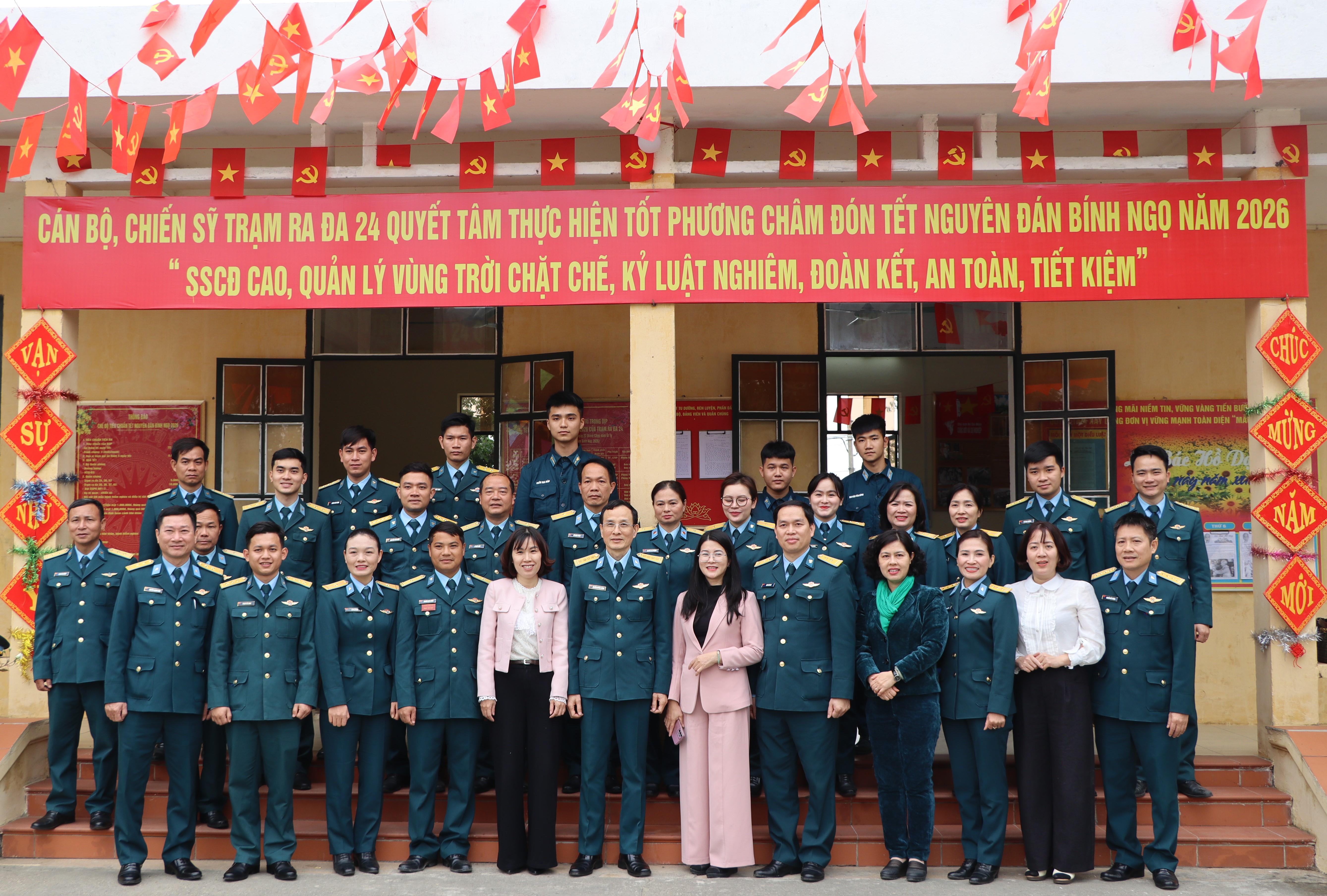 Hội LHPN Hà Nội thăm, chúc Tết Sư đoàn Phòng không 361 và các đơn vị trực thuộc - ảnh 14