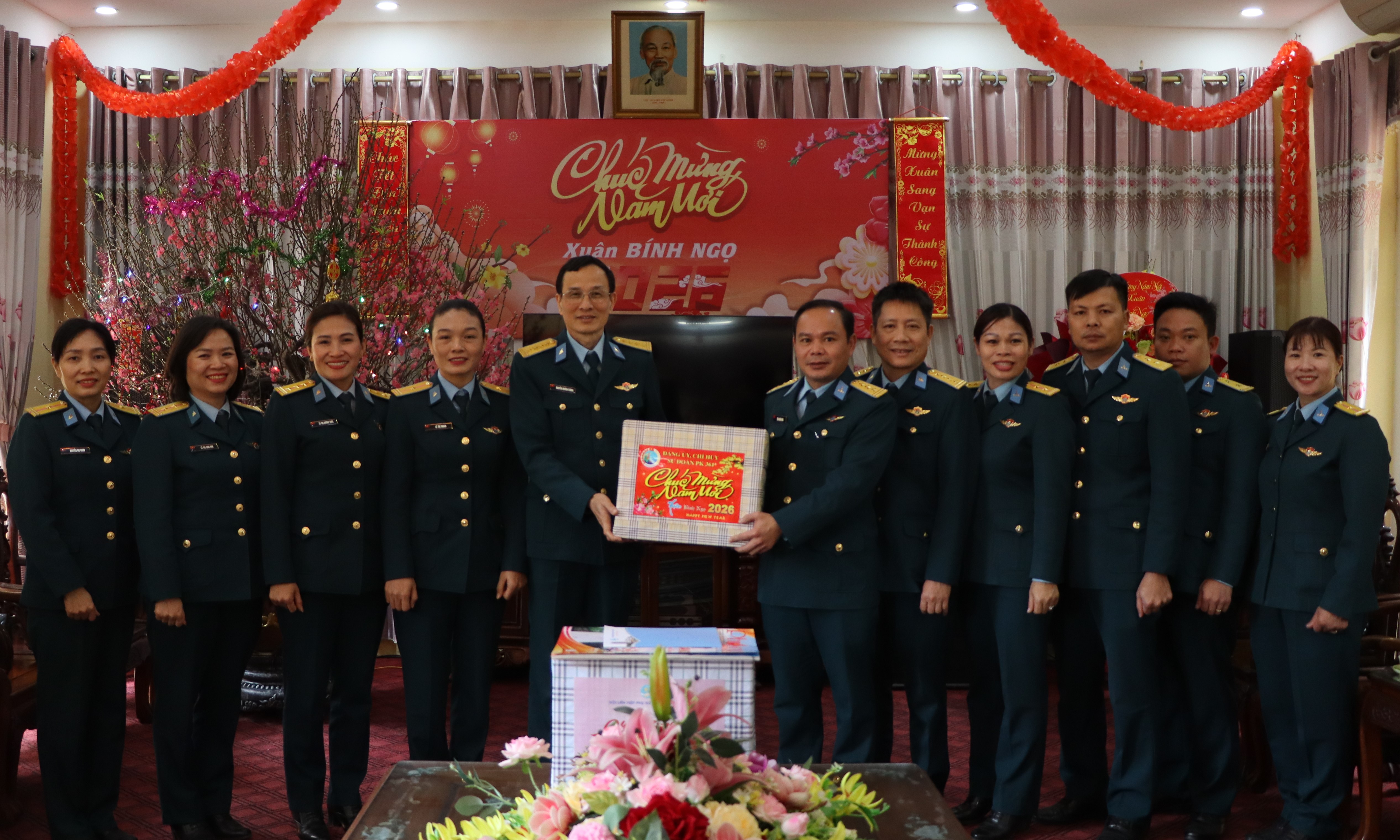 Hội LHPN Hà Nội thăm, chúc Tết Sư đoàn Phòng không 361 và các đơn vị trực thuộc - ảnh 16