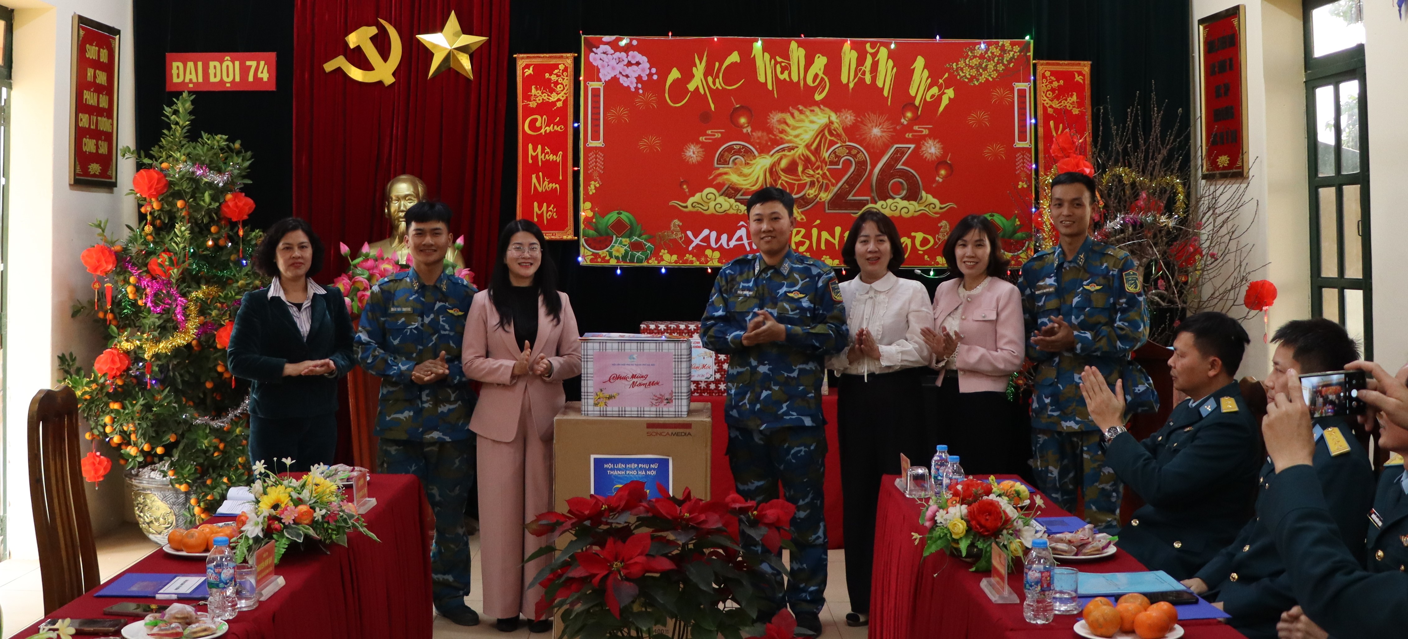 Hội LHPN Hà Nội thăm, chúc Tết Sư đoàn Phòng không 361 và các đơn vị trực thuộc - ảnh 17