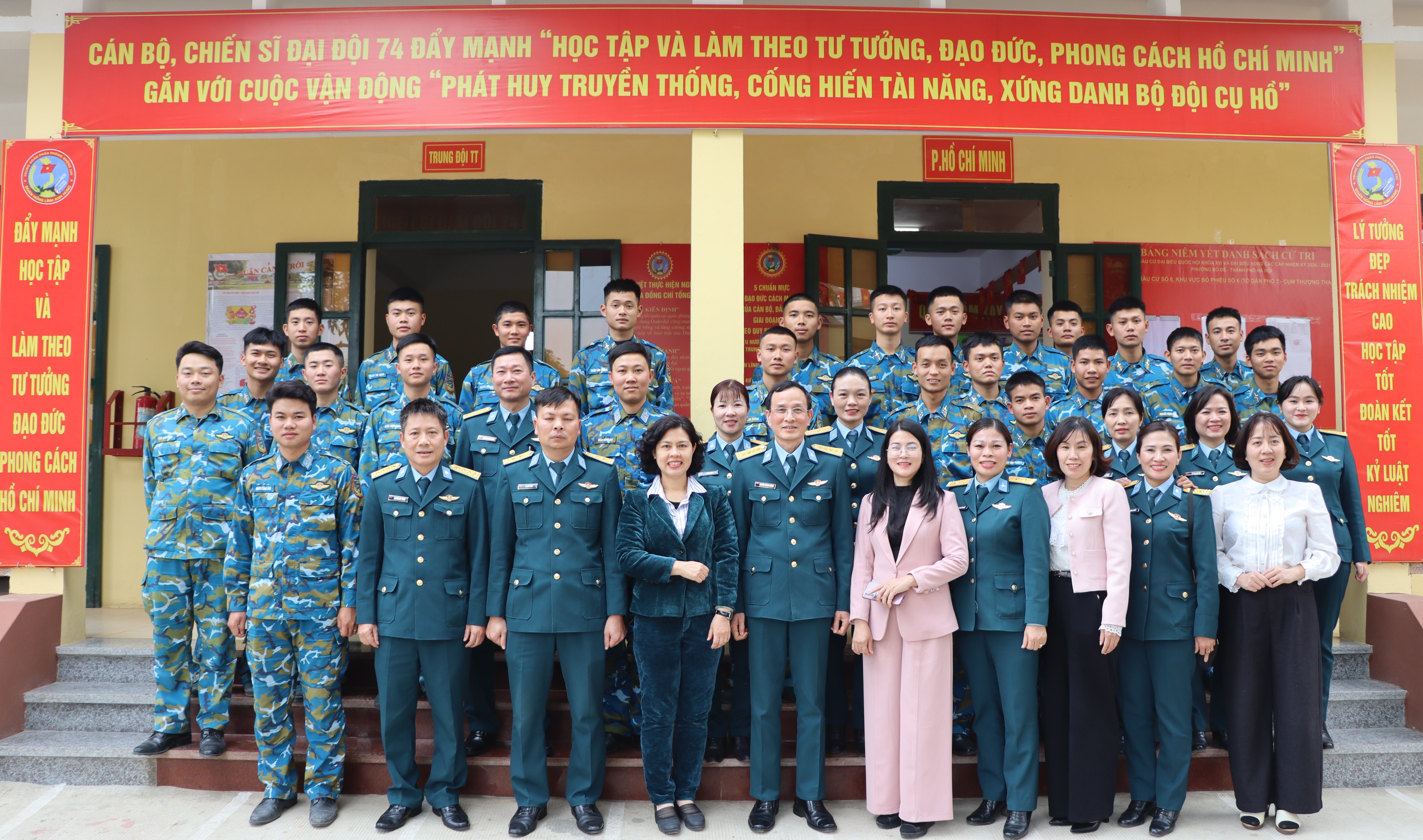 Hội LHPN Hà Nội thăm, chúc Tết Sư đoàn Phòng không 361 và các đơn vị trực thuộc - ảnh 19