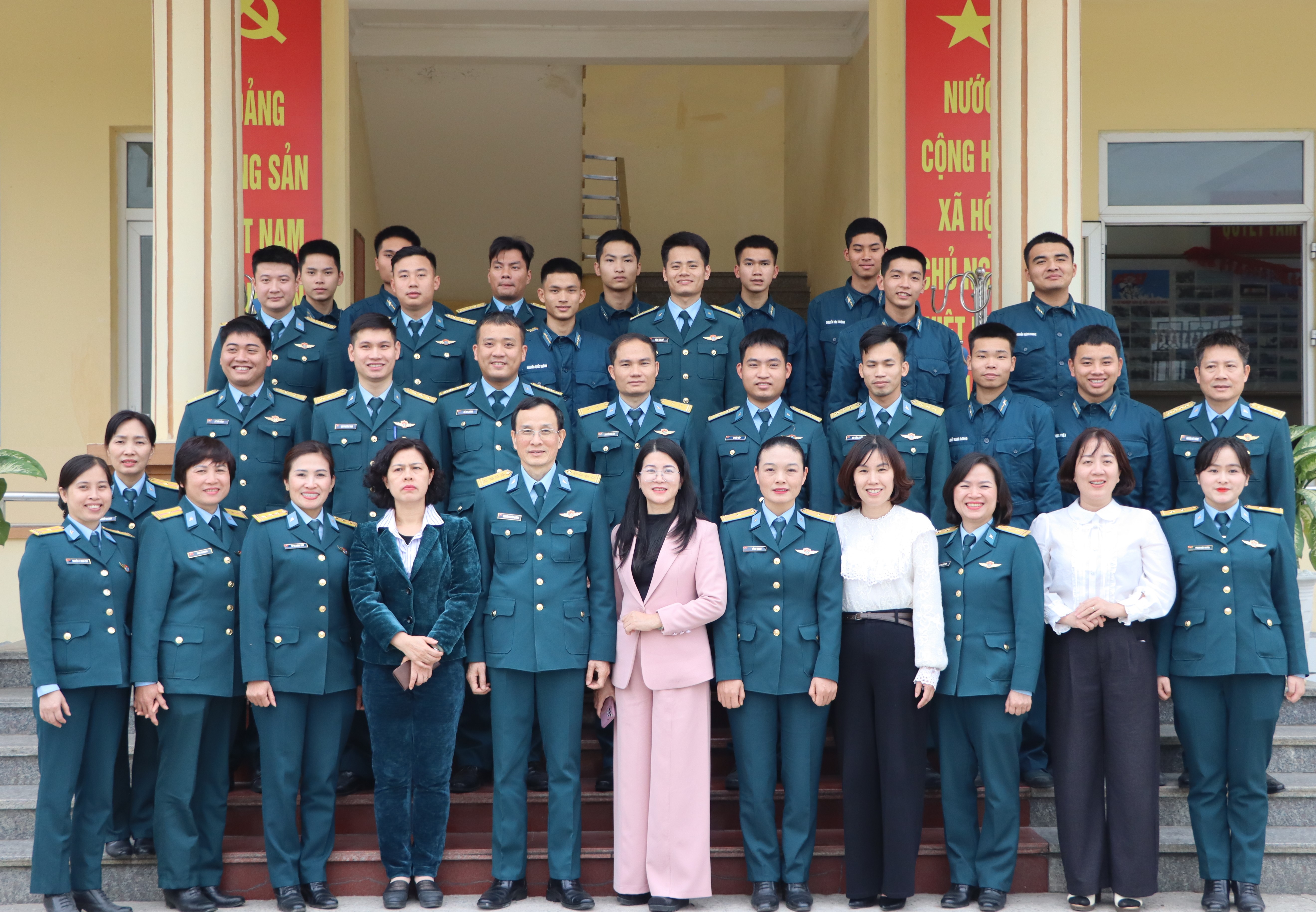 Hội LHPN Hà Nội thăm, chúc Tết Sư đoàn Phòng không 361 và các đơn vị trực thuộc - ảnh 28