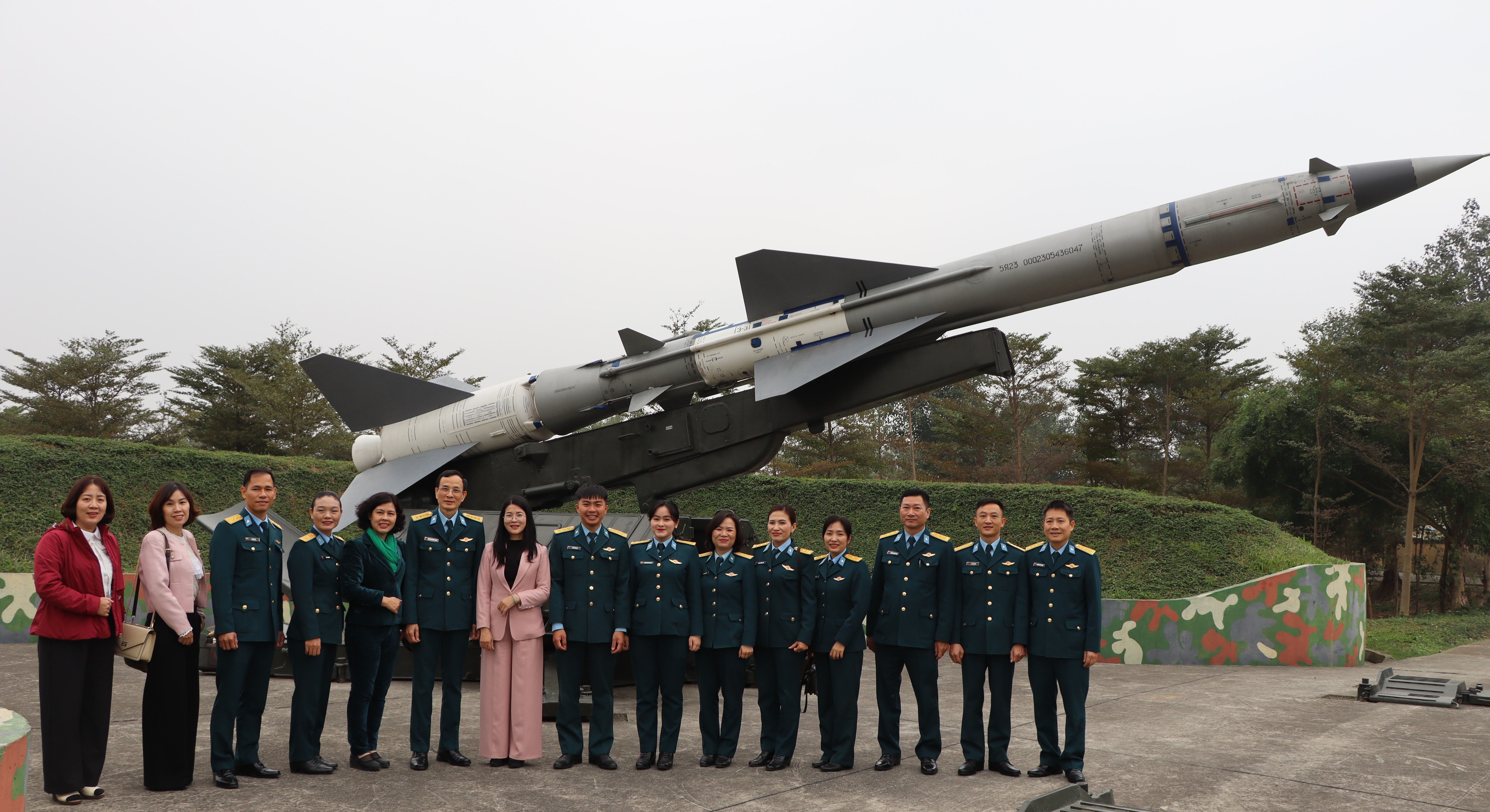 Hội LHPN Hà Nội thăm, chúc Tết Sư đoàn Phòng không 361 và các đơn vị trực thuộc - ảnh 11