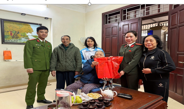 Hội LHPN phường  Phúc Lợi tặng quà trẻ em mồ côi, gia đình chính sách nhân dịp Tết Nguyên đán Bính Ngọ 2026 - ảnh 4